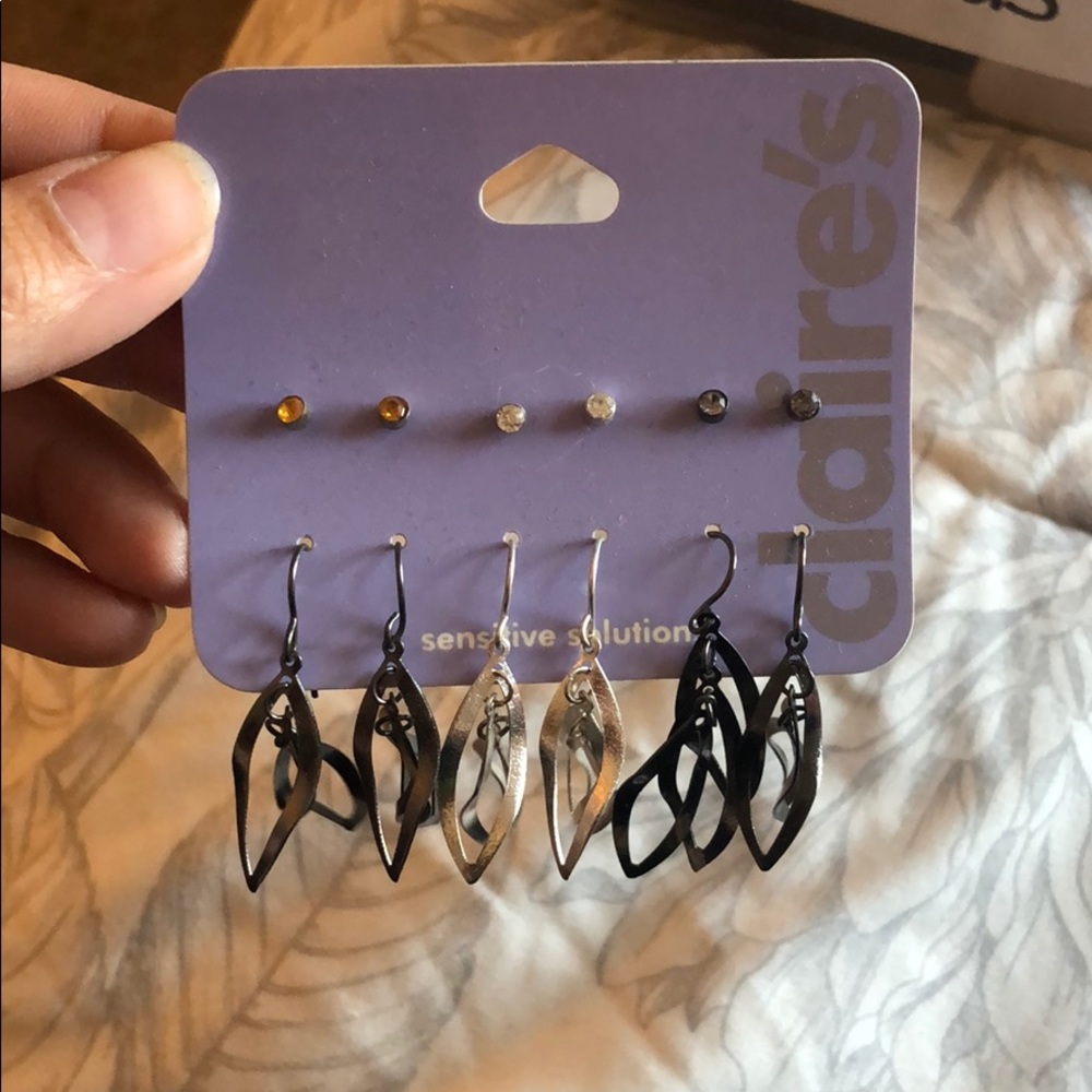 💍BNWT post and dangle earrings